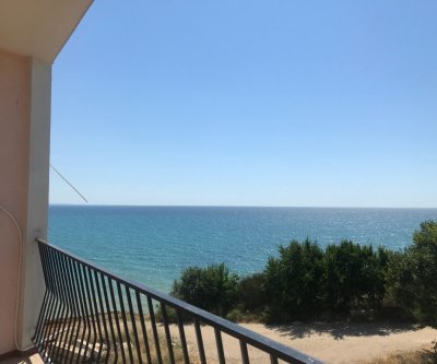 40м до моря: квартира-студия с панорамным видом на море