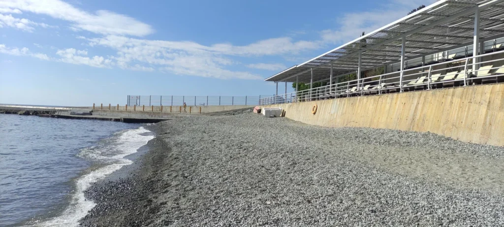 Пляж санатория Утес в Крыму