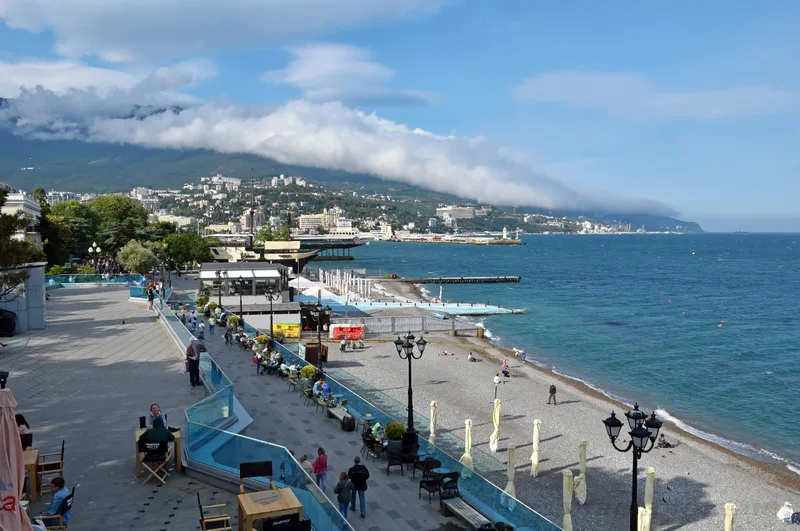 вид на горы и море Ялта Поликуровка