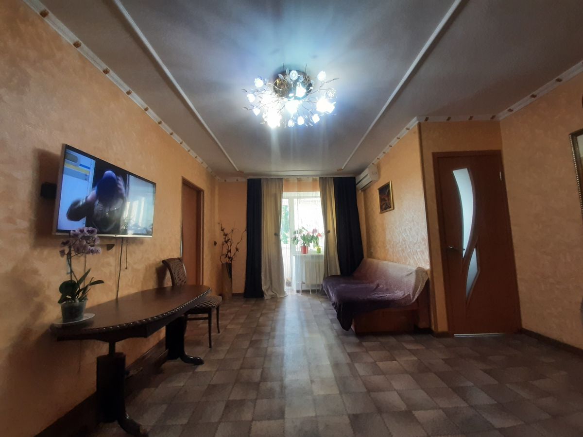 Центр Евпатории — студия с балконом