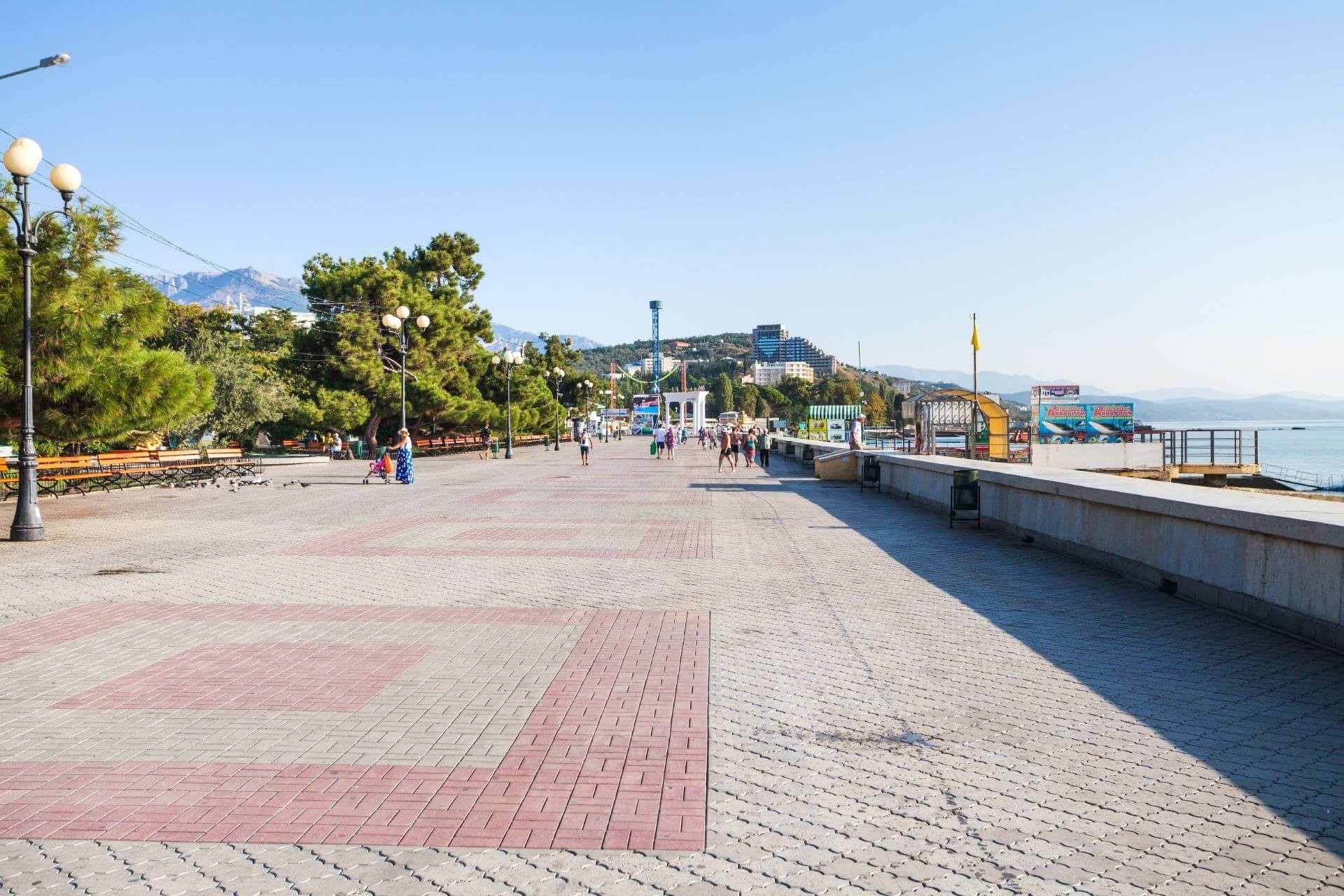 Набережная Алушты