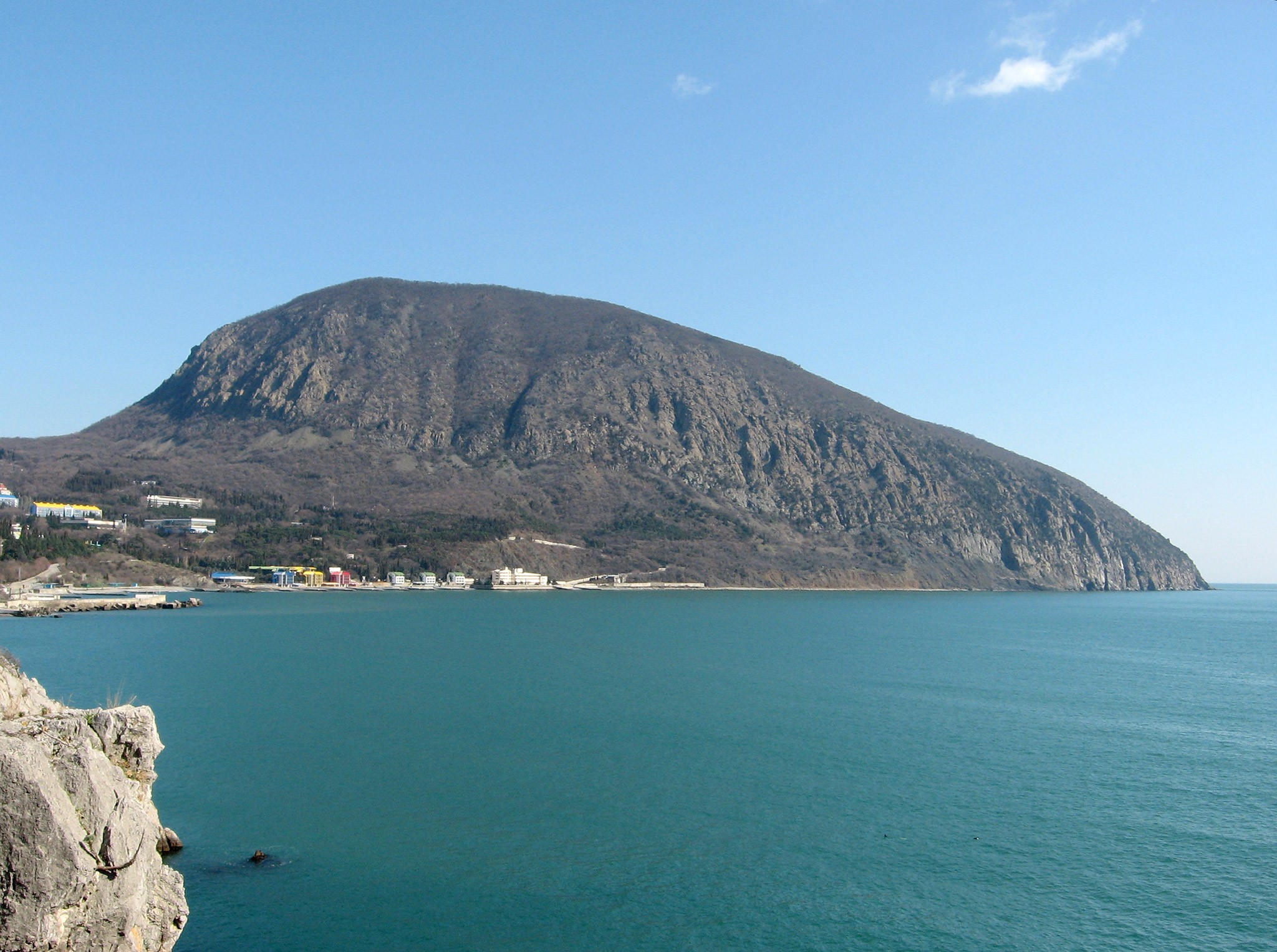 Гора Аю-Даг с высоты