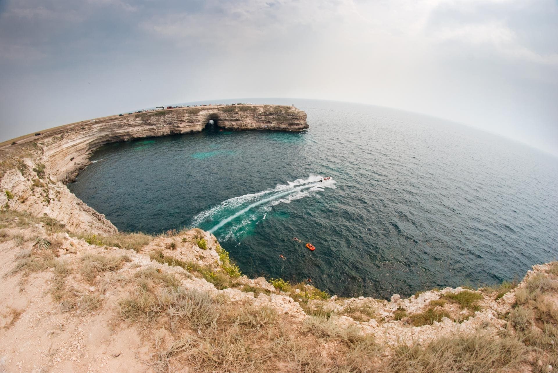 Чаша любви — природный бассейн в скалах на Тарханкуте