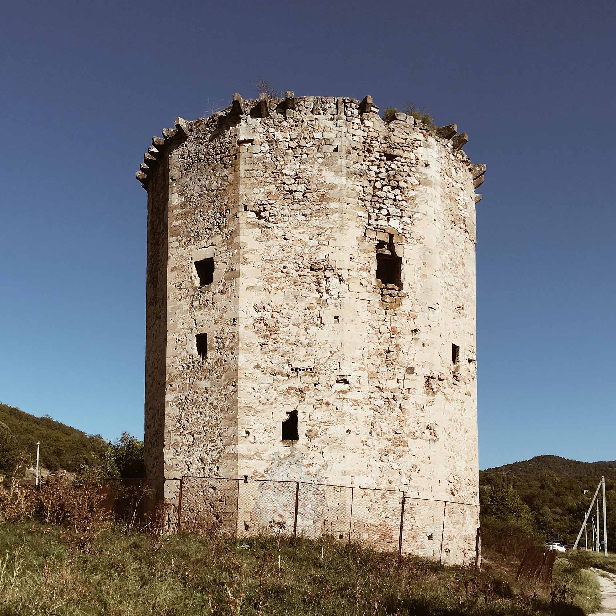 Чоргуньская башня на берегу реки