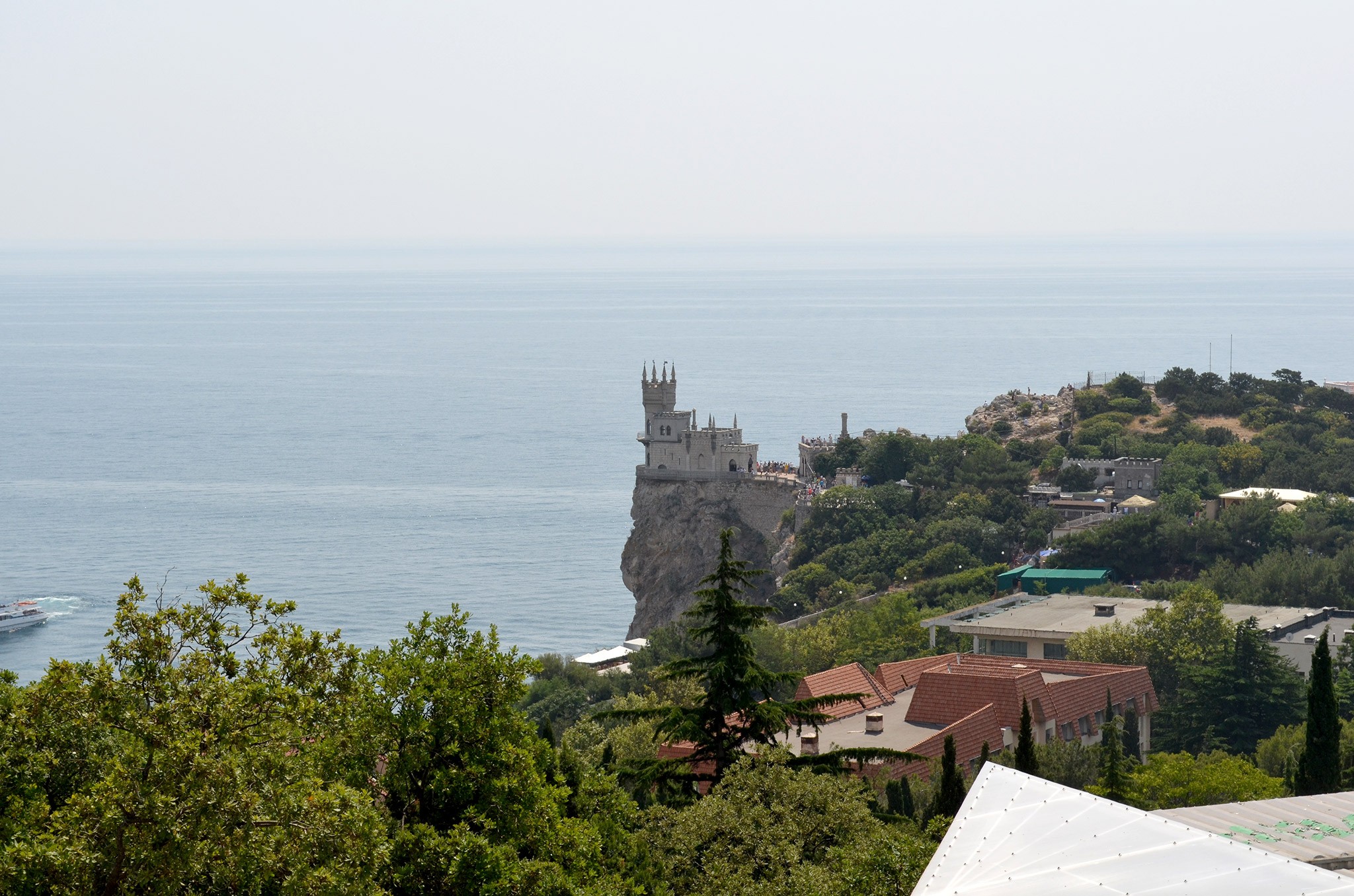 Вид на Гаспру с дворцом Кичкинэ