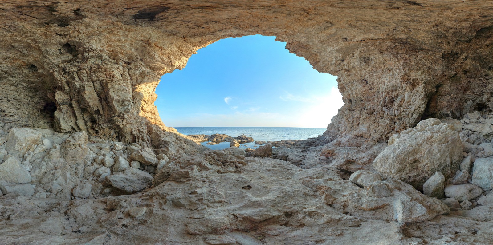 Грот Шайтан на Тарханкуте — вход в пещеру