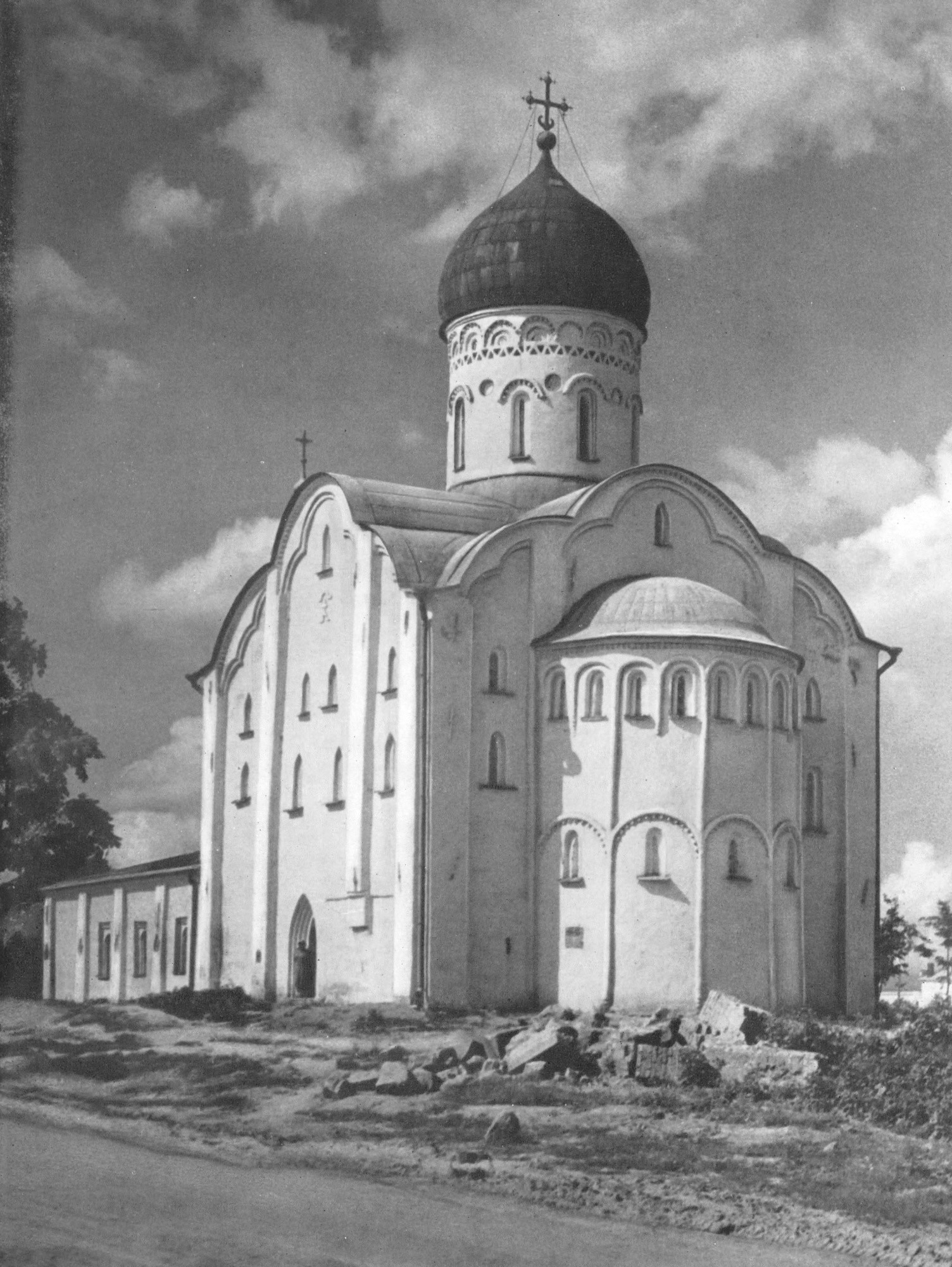 Храм Федора Стратилата на скале