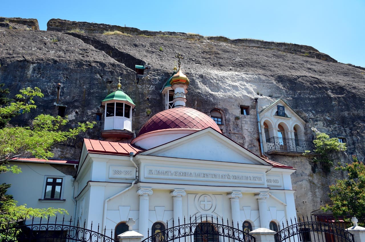 Инкерманский пещерный монастырь