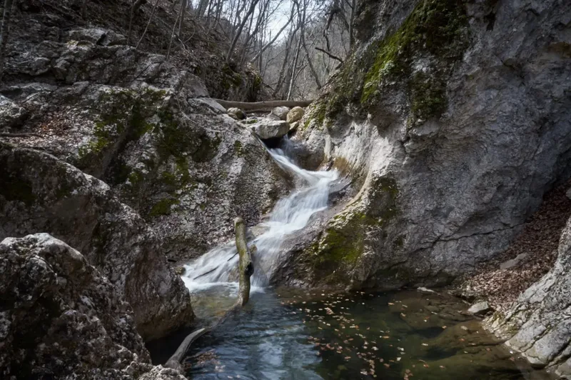 Водные ванночки в ущелье