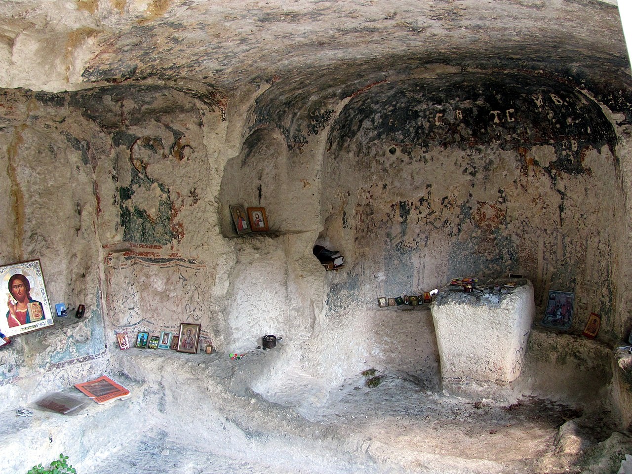 Храм Донаторов в Лаках