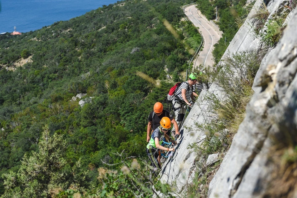 Вид с Ласпинского перевала