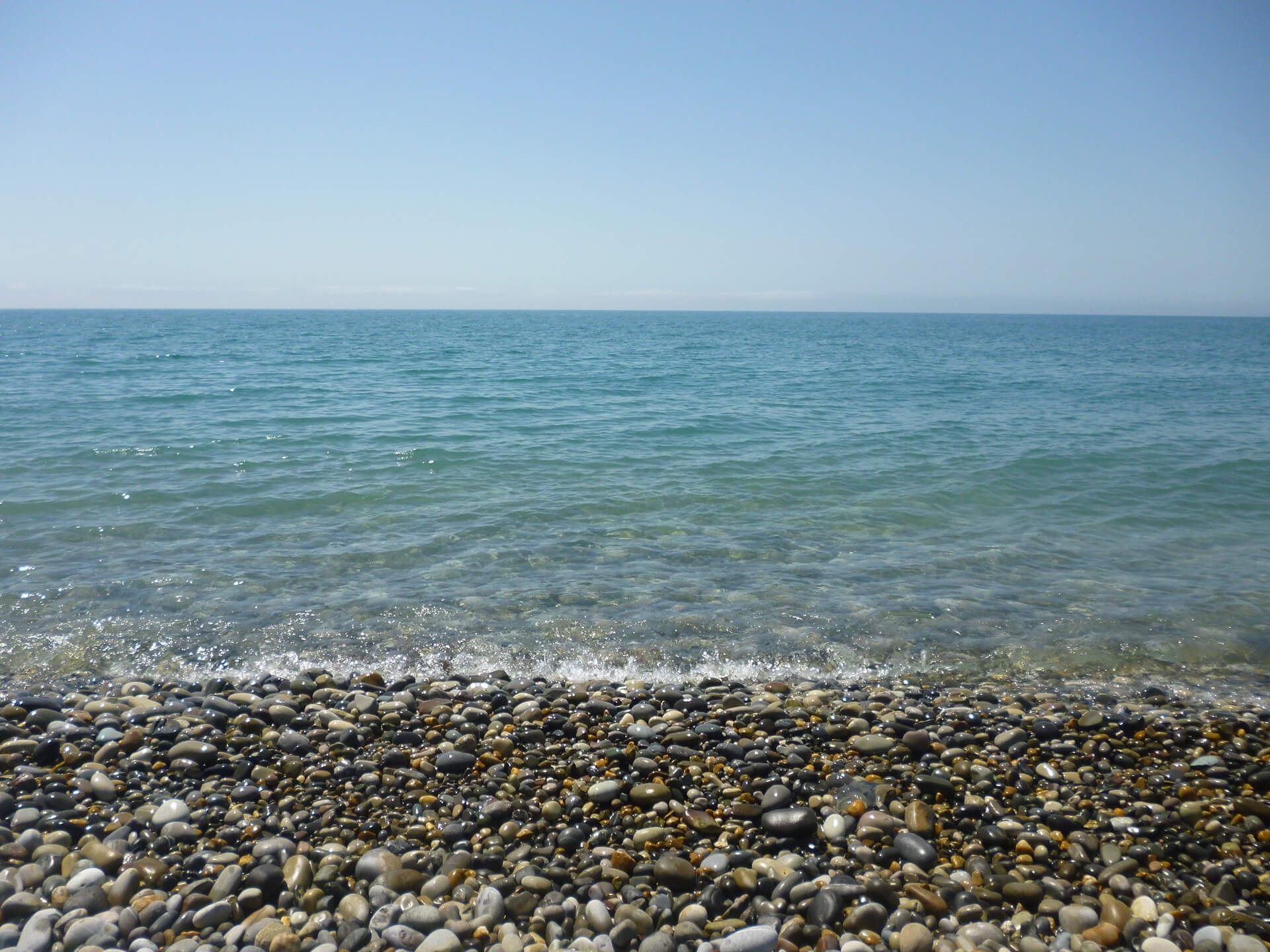 Пляж Инжир — дикий галечный пляж с бирюзовой водой
