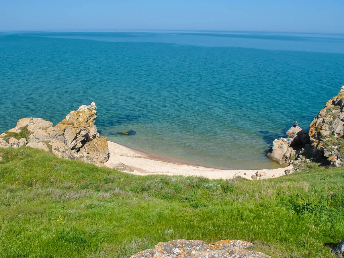 Голубой залив в Симеизе — бирюзовая вода и пляж