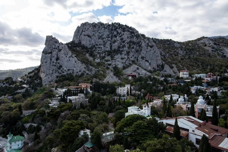 Гора Кошка в Симеизе — вид на посёлок и море с вершины