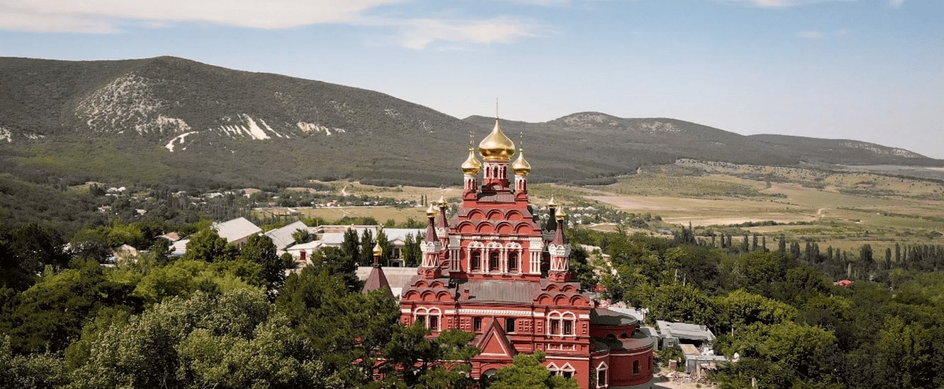 Топловский монастырь вид с горы